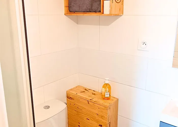 B Gare Saint-jean Apartman *